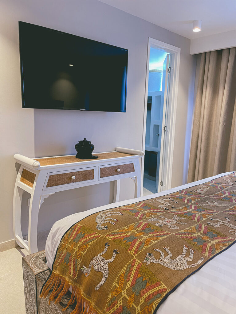 DELUXE SUITE-303(1)